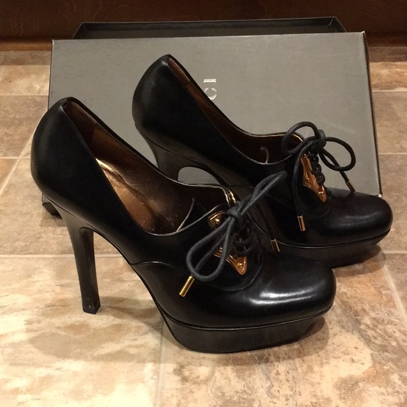 Gucci Black Leather with Gold Hardware Heels - Picture 7 of 8